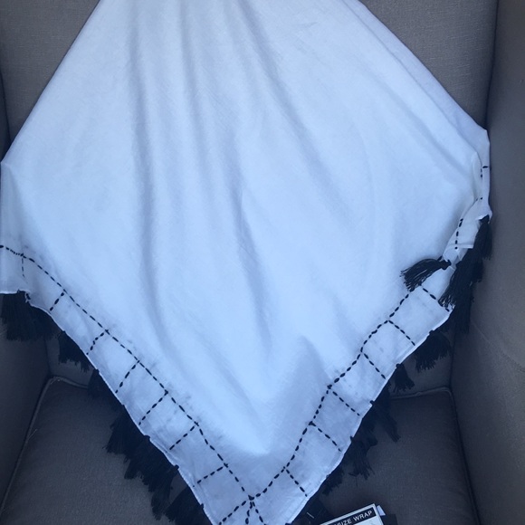 STEVE MADDEN RUNNING STITCH TASSEL SCARF WRAP - Picture 2 of 4